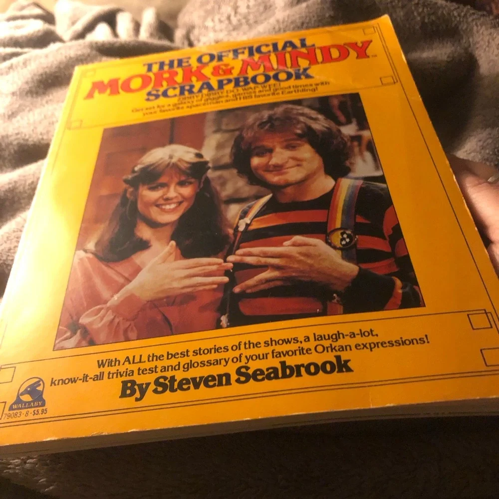 Mork & Mindy Official Scrapbook- 155A $8 or 🦋 - Picture 1 of 5
